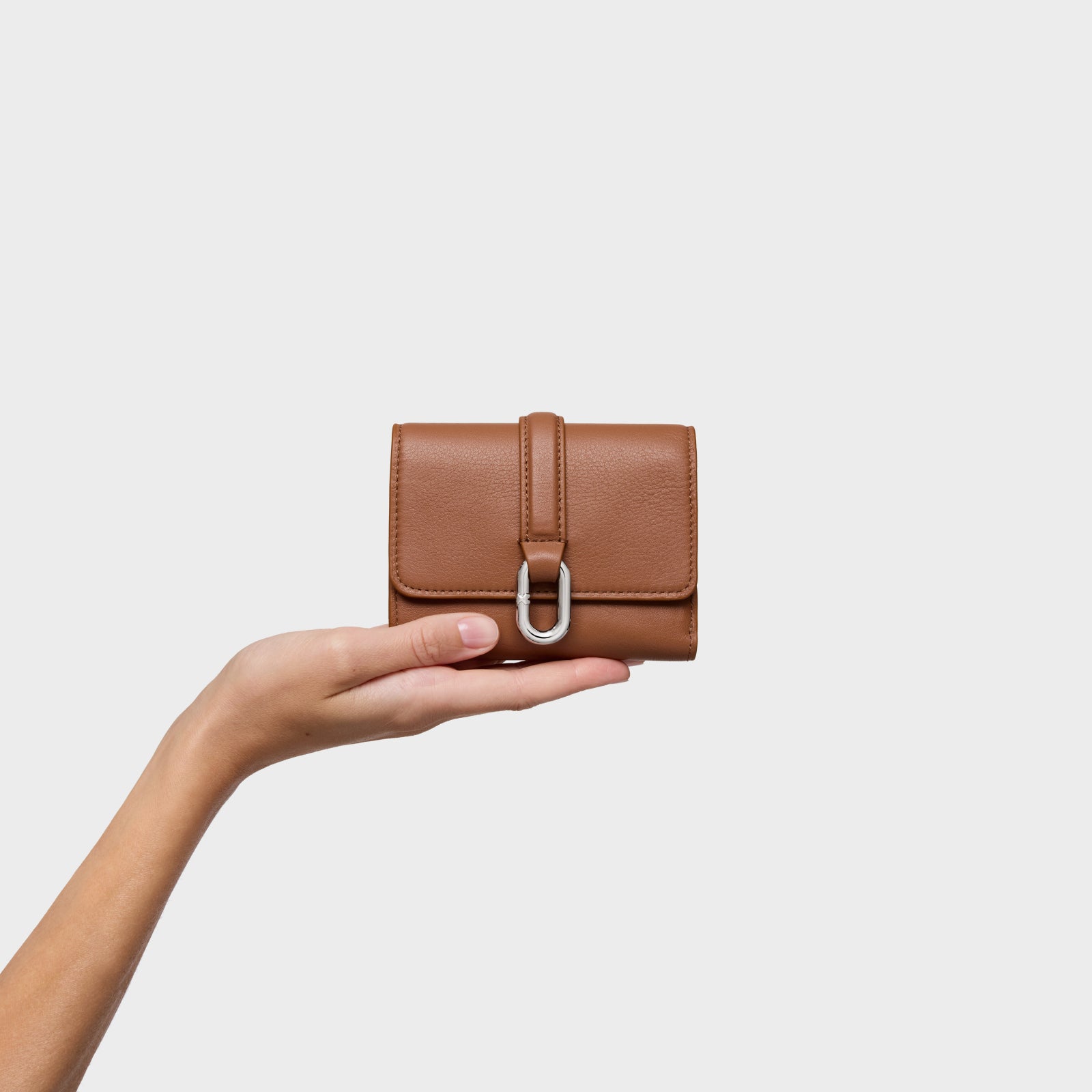 טואוס ארנק HOLD בצבע חום