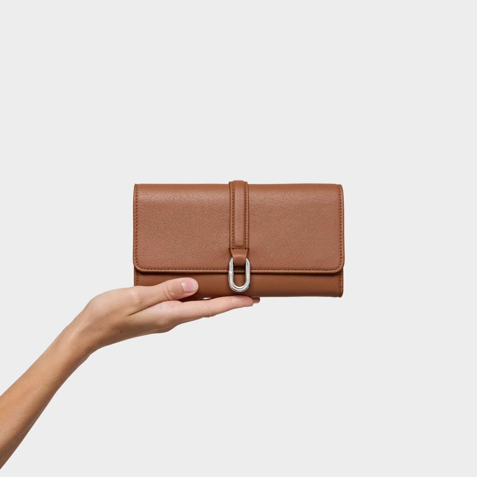 ארנק נשים חום עור יוקרתי בעיצוב אלגנטי מקבוצת אלפא CHOZEN