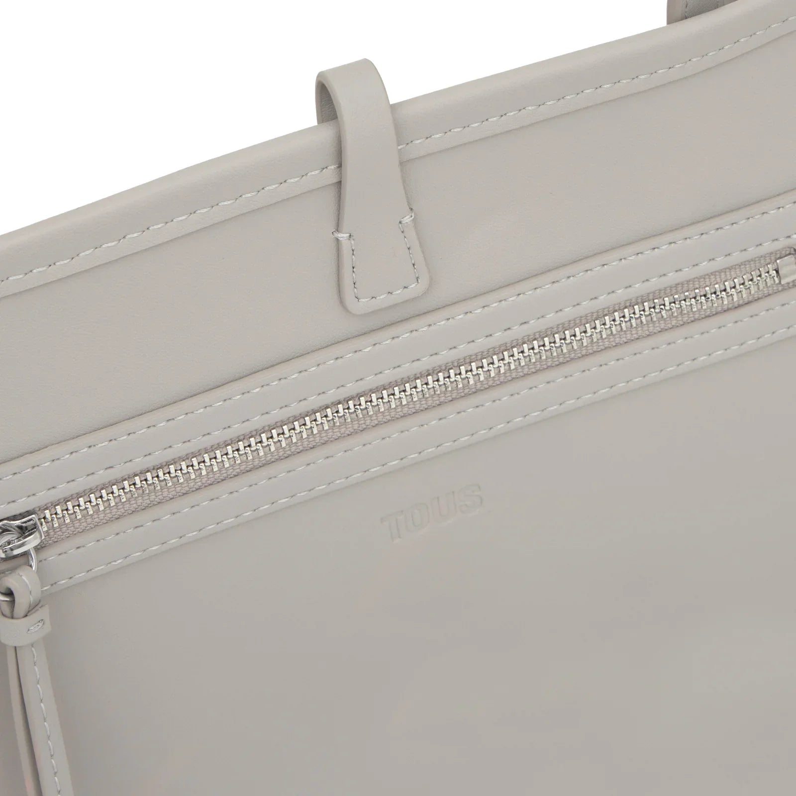 תיק עור אפור של TOUS עם רוכסן, מבית קבוצת אלפא מותגים מובילים CHOZEN