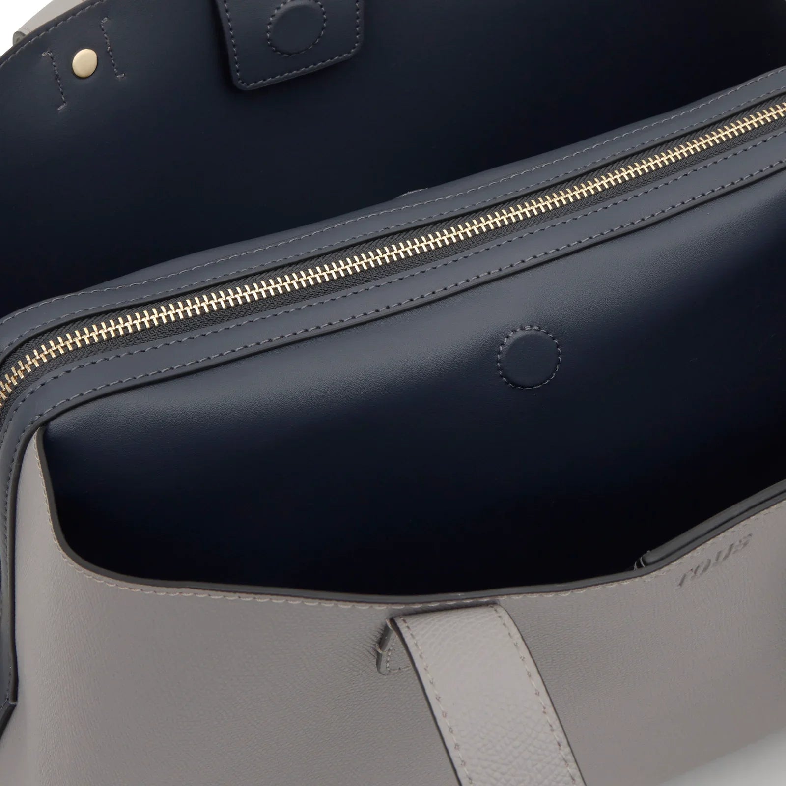 תיק יד עור יוקרתי אפור עם רוכסן זהב, מבית CHOZEN מותגים מובילים