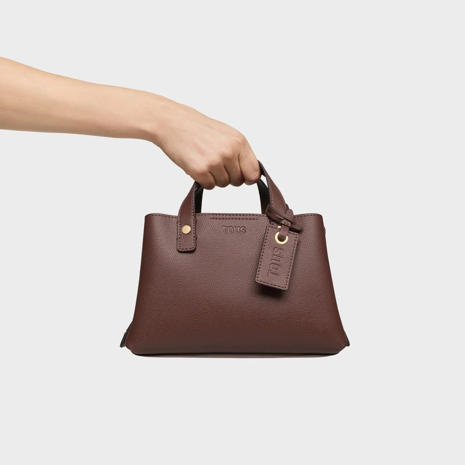תיק יד חום של TOUS, עור איכותי, מוחזק ביד, מבית המותגים המובילים ב-CHOZEN