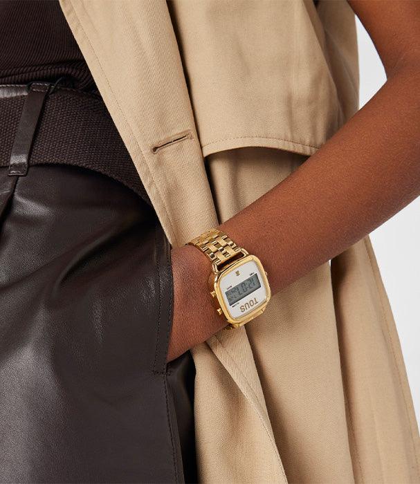 שעון דיגיטלי זהב של TOUS על יד אישה, אופנה יוקרתית מבית CHOZEN קבוצת אלפא