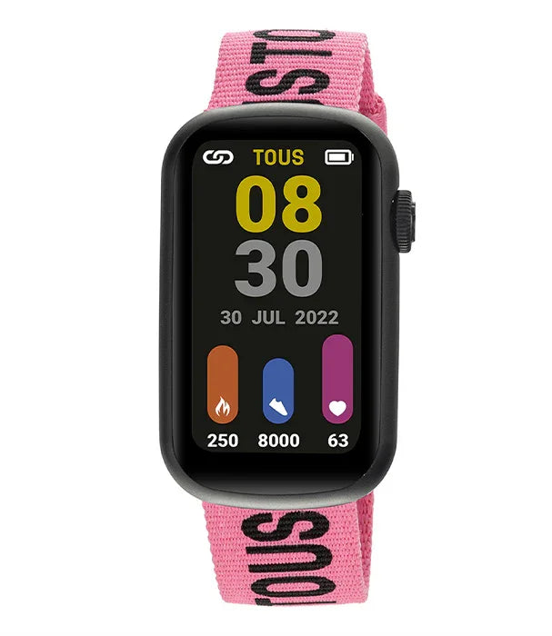 שעון חכם שחור עם מסך צבעוני ורצועת בד ורודה, מותג TOUS, מוצג ב-CHOZEN