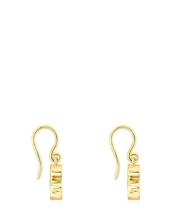 עגילי זהב תלויים בעיצוב מודרני, תכשיטים יוקרתיים CHOZEN, צילום על רקע לבן