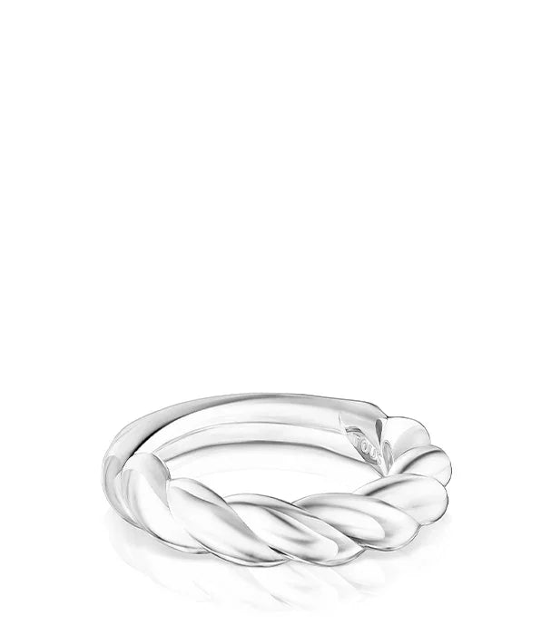 טבעת כסף בעיצוב קלוע יוקרתי, תכשיט אופנה של CHOZEN, רקע לבן נקי