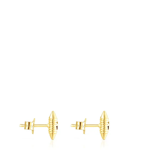 עגילי זהב קטנים עם עיצוב מודרני, תכשיטים יוקרתיים מבית CHOZEN, צילום על רקע לבן