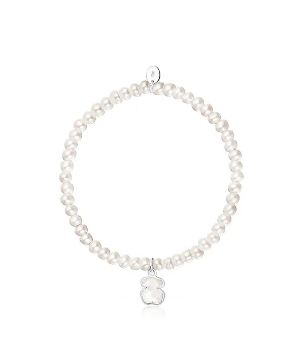 צמיד פנינים עם תליון כסוף עדין, תכשיט אופנתי CHOZEN, צילום על רקע לבן