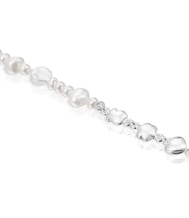 צמיד פנינים ולבבות כסף מעוצב, תכשיט יוקרתי של CHOZEN, צילום על רקע לבן