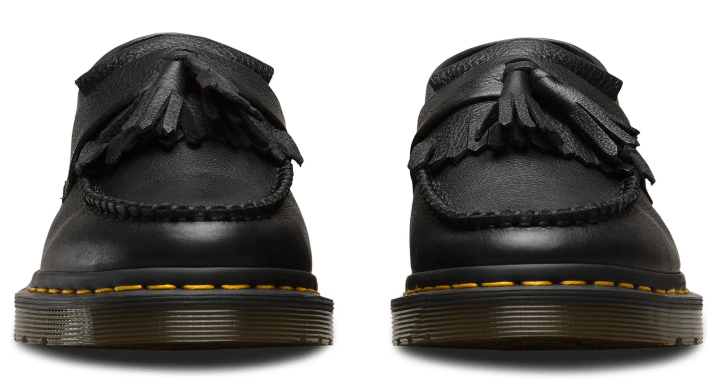 נעלי עור שחורות עם גדילים ותפר צהוב, עיצוב ייחודי CHOZEN, מבט מלפנים
