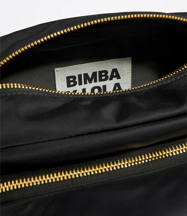 תיק שחור מבית BIMBA Y LOLA עם רוכסן זהב, מותגים מובילים בקבוצת אלפא