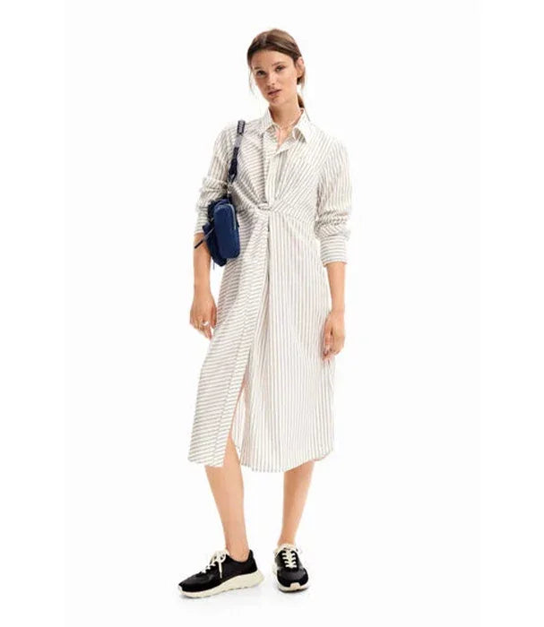 שמלת פשתן מפוספסת לנשים, תיק צד כחול ונעלי סניקרס, אופנת CHOZEN