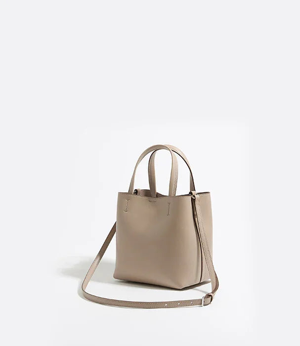 תיק אופנתי לנשים בצבע בז' עם רצועה ארוכה, מבית CHOZEN, צילום על רקע לבן