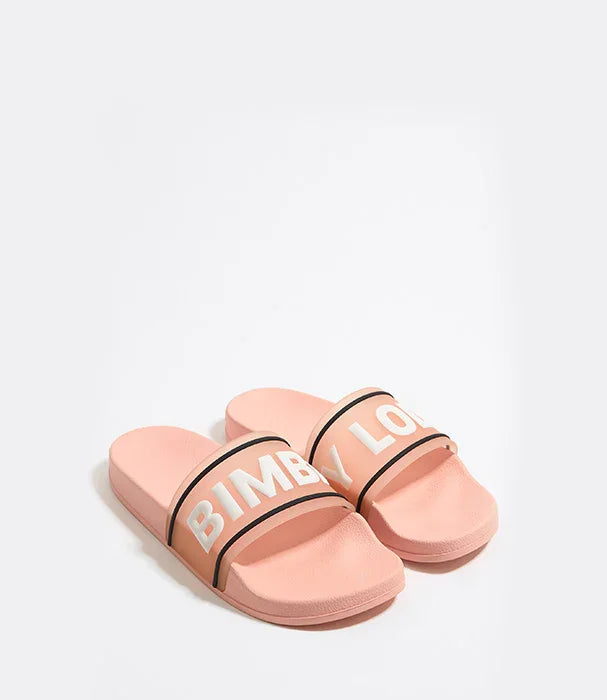 כפכפי סליידס ורודות עם כיתוב BIMBY LO, מבית CHOZEN מותגי אופנה מובילים