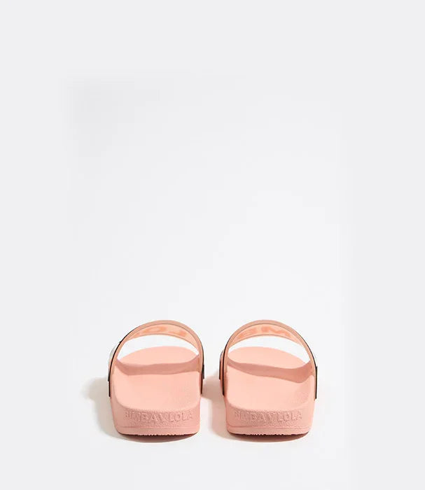 כפכפי נשים ורודים של SHOES&KOOL, צילום על רקע לבן, קולקציית CHOZEN