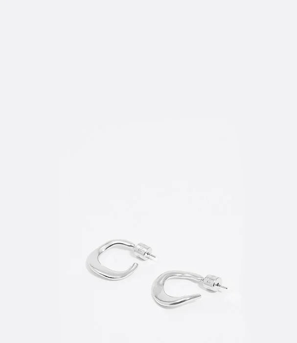 עגילי כסף בעיצוב מודרני ב-CHOZEN, תכשיטים יוקרתיים מהמותגים המובילים