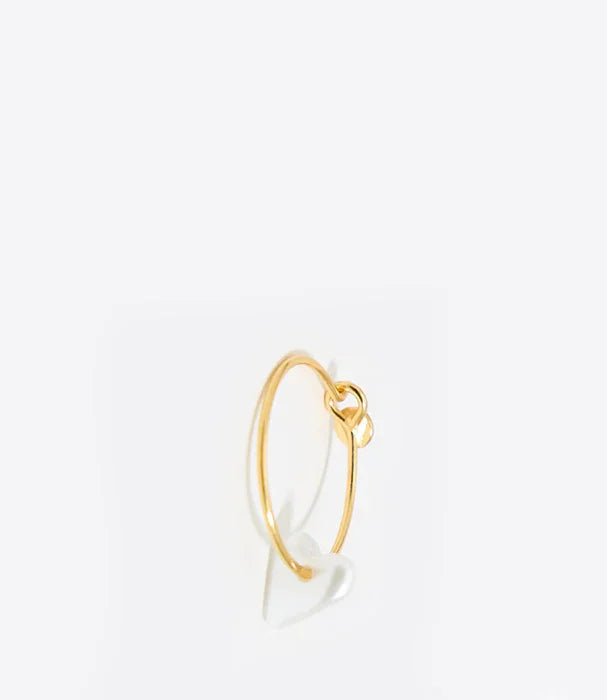 עגיל חישוק זהב מינימליסטי בעיצוב מודרני, אופנה יוקרתית באתר CHOZEN