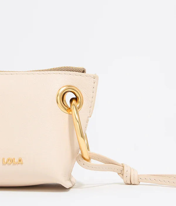 קלאץ' נשים קטן בצבע בז' עם טבעות מתכת זהב, מותג איכותי CHOZEN