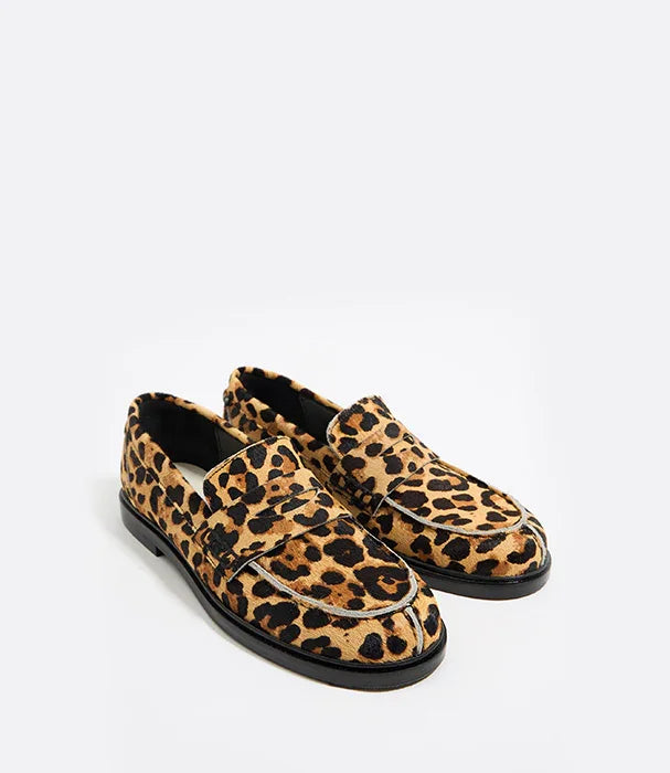 נעלי לופר בעיצוב מנומר חום שחור, מותג אופנה מוביל מבית קבוצת אלפא, CHOZEN