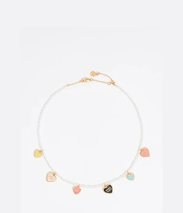 שרשרת כסף מהמותג CHOZEN עם תליוני לב צבעוניים, עיצוב אופנתי ועדין