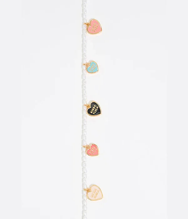 שרשרת חרוזים לבנים עם תליוני לב צבעוניים, תכשיט אופנה מבית קבוצת אלפא CHOZEN