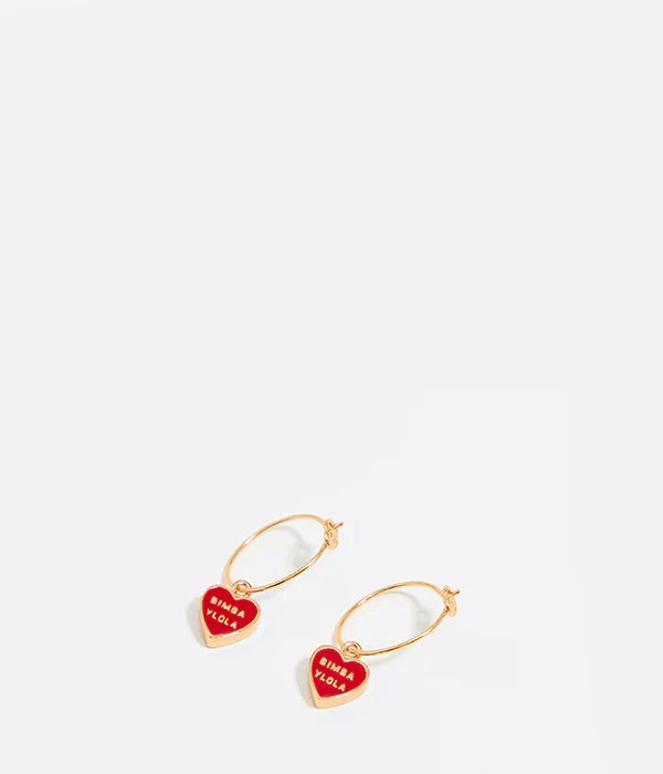 עגילי חישוק זהב עם תליון לב אדום Bimba Y Lola, למותגים יוקרתיים באתר CHOZEN