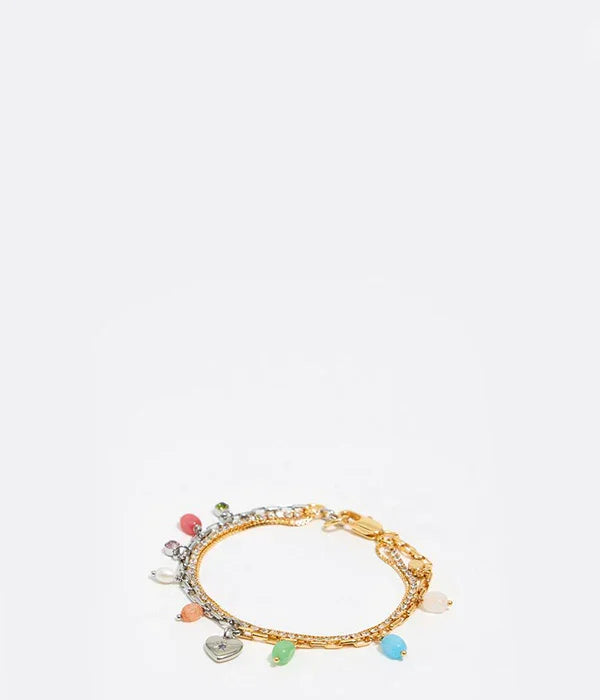 צמיד זהב עם תליון חרוזים צבעוניים, תכשיט אופנה CHOZEN, צילום על רקע לבן