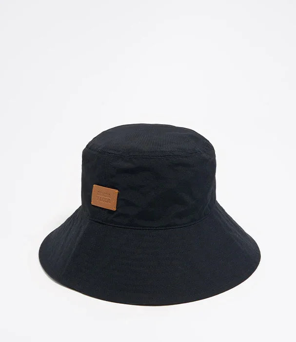 כובע באקט שחור ממותג CHOZEN, עיצוב קלאסי, מוצג על רקע לבן