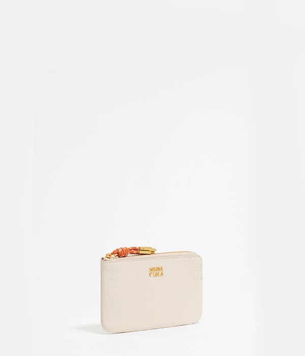 ארנק עור קטן בהיר PINAR & VIOLA, עיצוב אלגנטי, רקע לבן, באתר CHOZEN מותגים מובילים