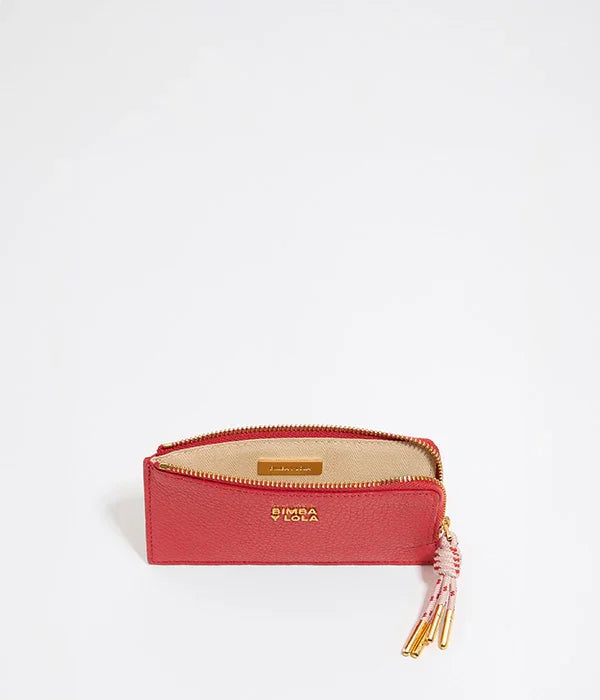 ארנק מעור אדום עם רוכסן, לוגו BIMBA Y LOLA, מוצג על רקע לבן לאתר CHOZEN