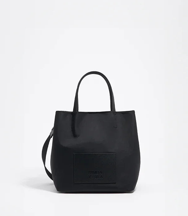 תיק יד שחור בעיצוב קלאסי של מותג יוקרתי, CHOZEN, עם ידיות ורצועה ארוכה