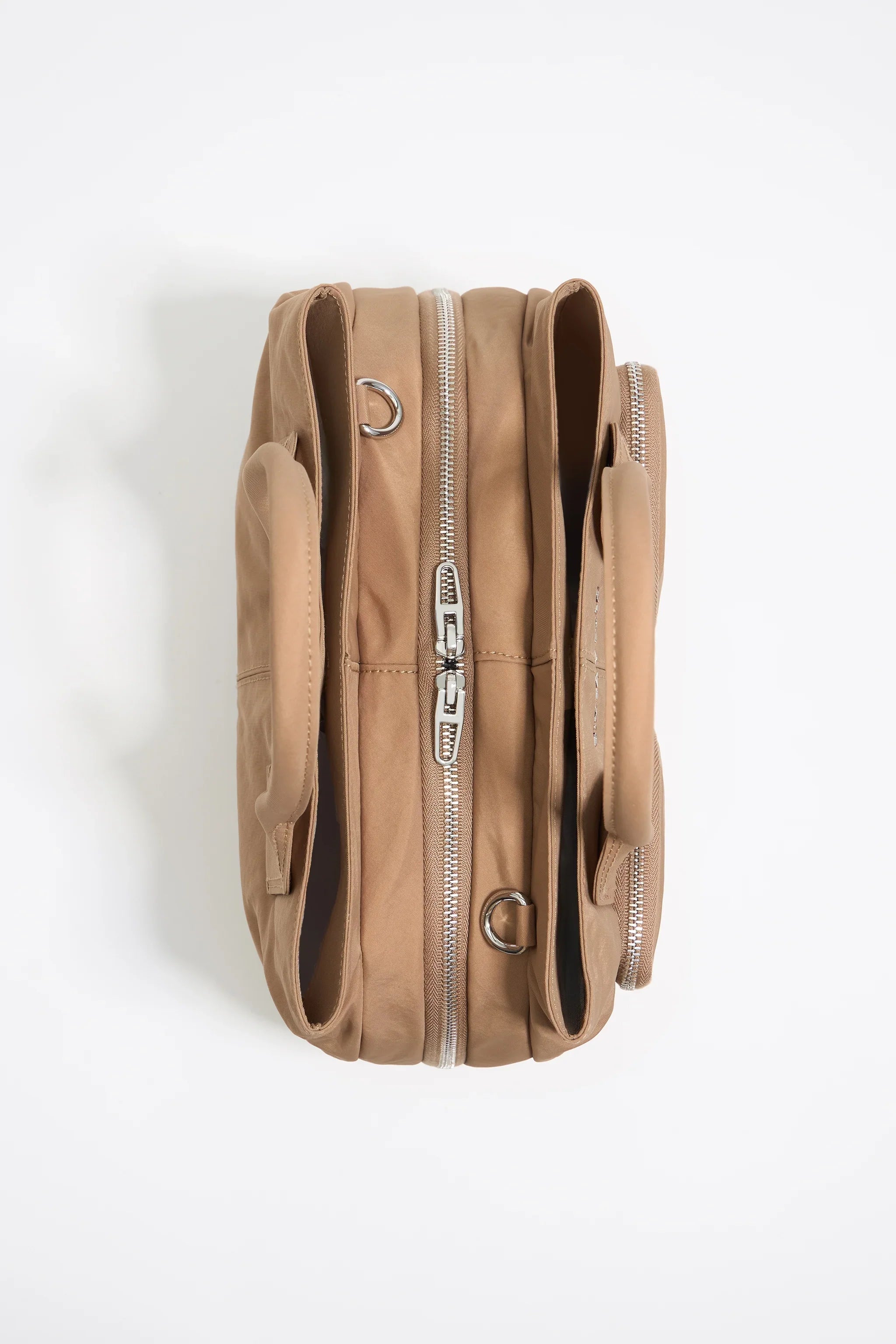 תיק צד בז' עם רוכסנים כסופים, פריט אופנתי מחנות CHOZEN מותגים מובילים