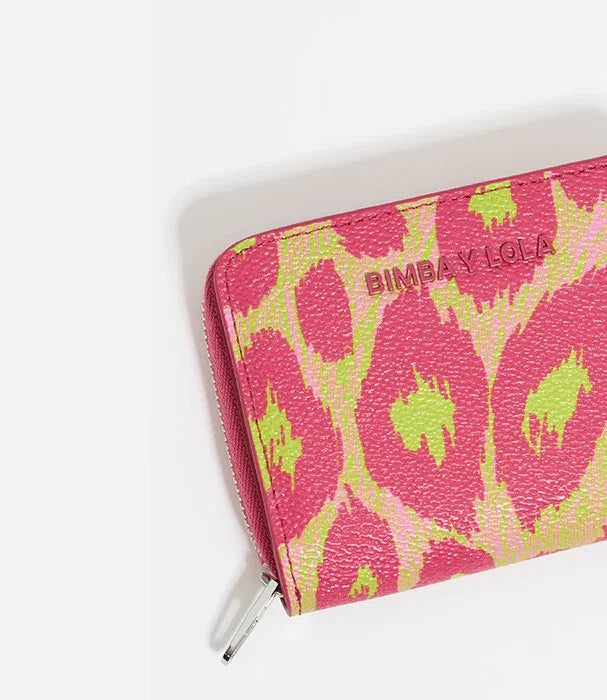 ארנק נשי ורוד עם דוגמת נמר צבעונית של BIMBA Y LOLA, אופנה מבית קבוצה אלפא בחנות CHOZEN
