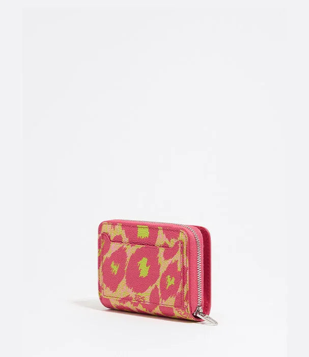 ארנק ורוד עם הדפס צהוב ואבזם ריצ'רץ', מצולם על רקע לבן, CHOZEN מותגים מובילים