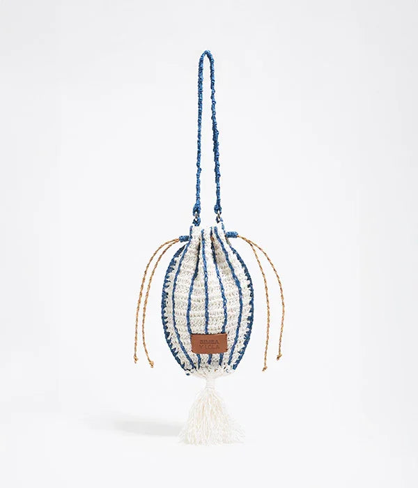 תיק סרוג בצבע לבן וכחול עם שרוך, עיצוב ייחודי מבית CHOZEN