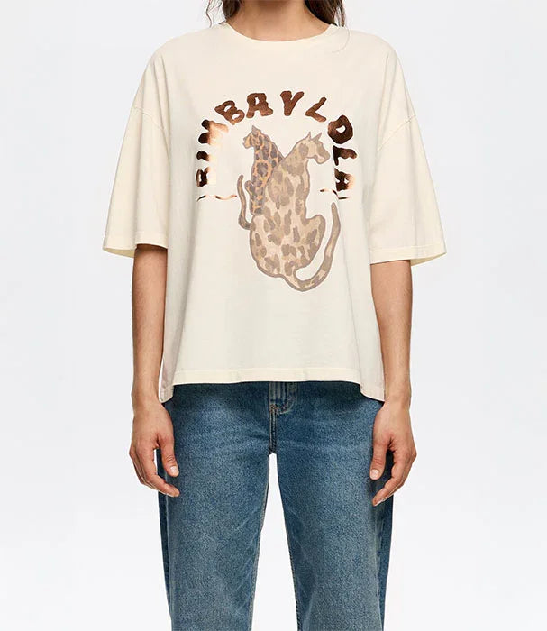 חולצת טי לבנה עם הדפס נמרים וטקסט, אופנת נשים של CHOZEN