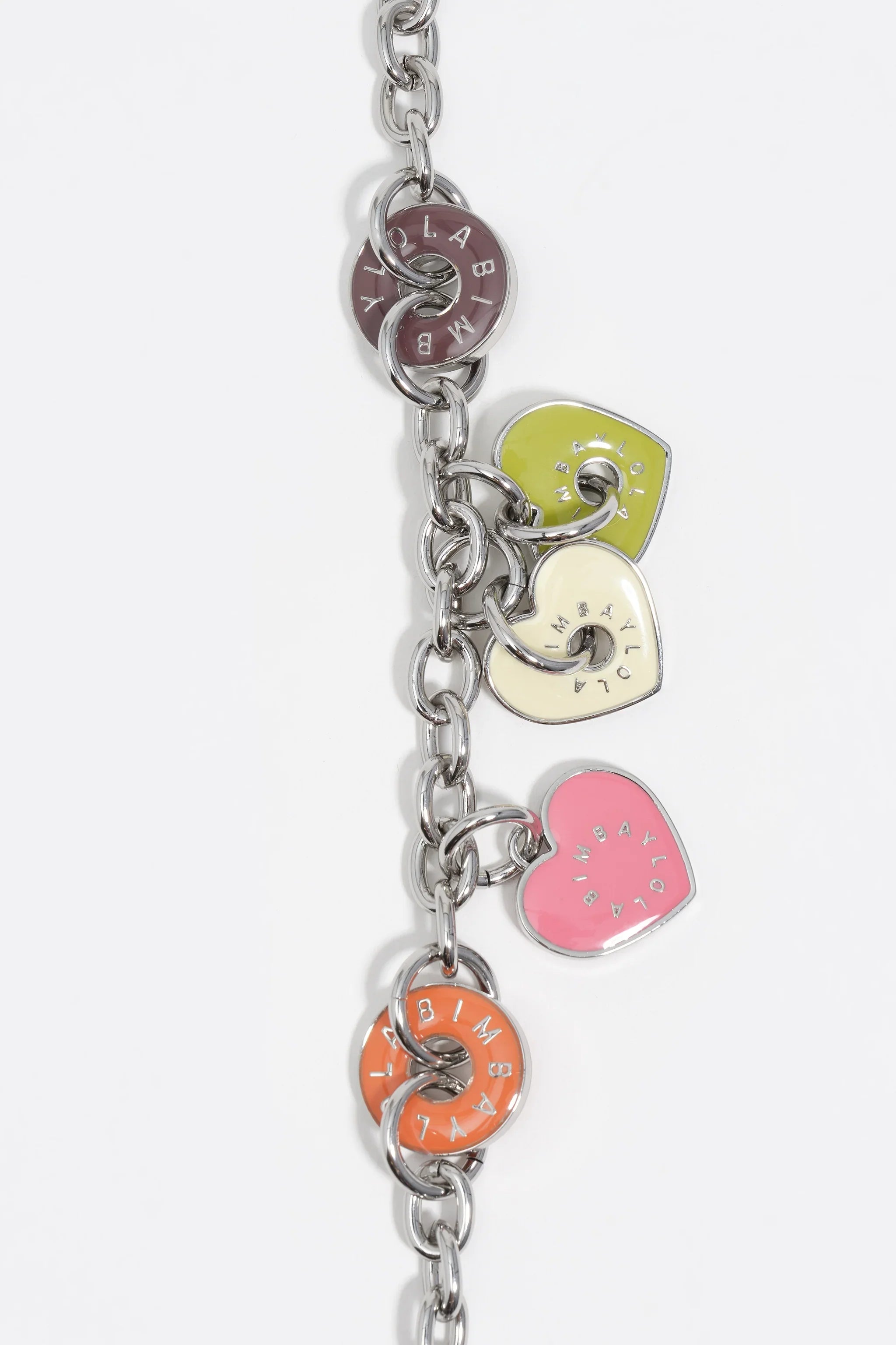 צמיד כסף עם תליוני לב צבעוניים של BIMBA Y LOLA, עיצוב אופנתי CHOZEN