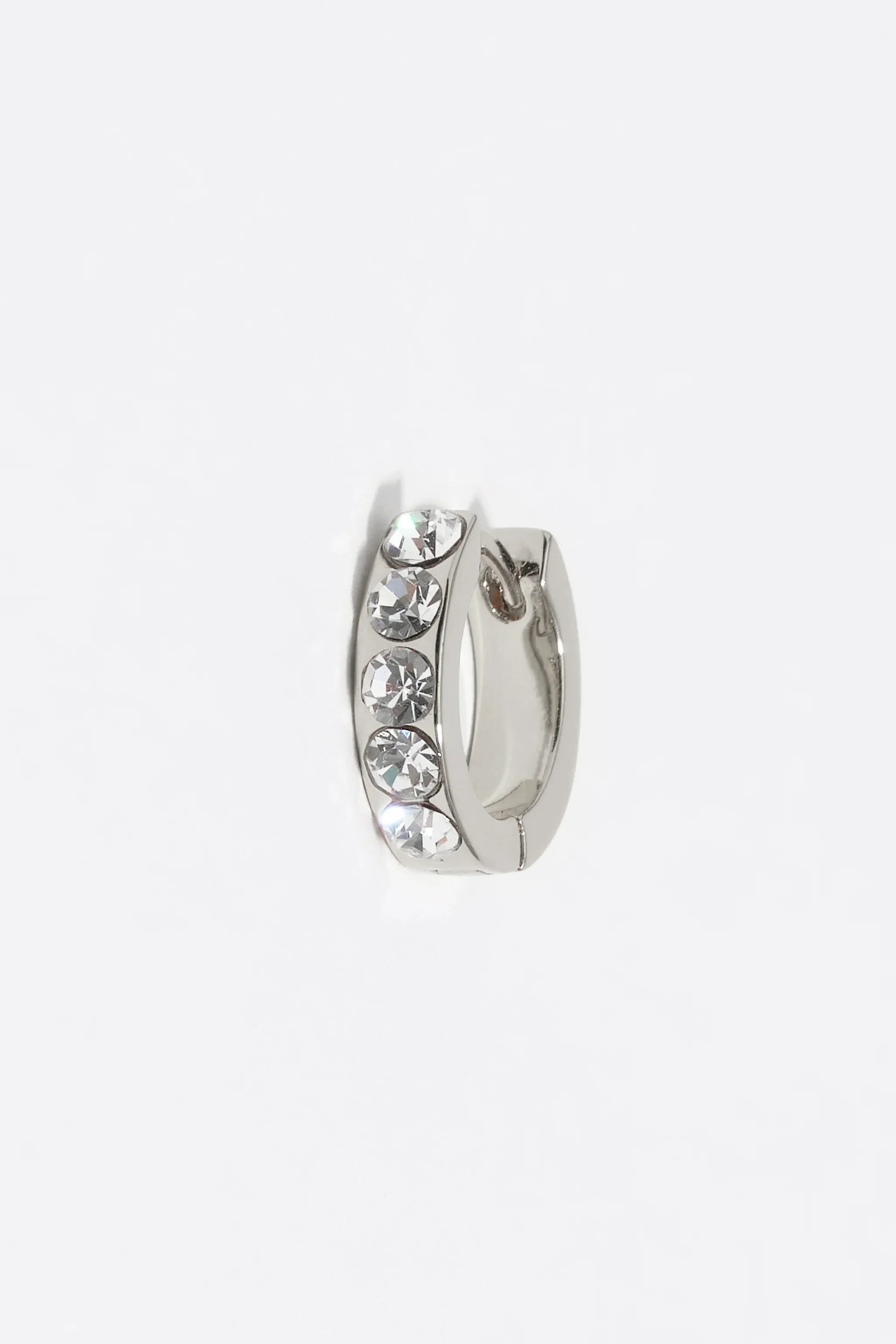 עגיל חישוק כסף בעיצוב יוקרתי עם אבני קריסטל נוצצות, CHOZEN מותגים מובילים