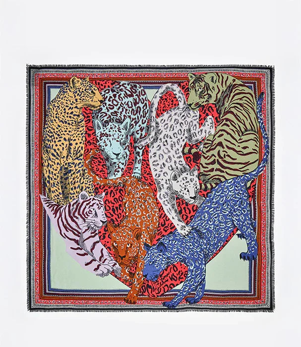 צעיף צבעוני CHOZEN עם הדפס נמרים מנומרים, רקע לבן, עיצוב ייחודי, קבוצת אלפא