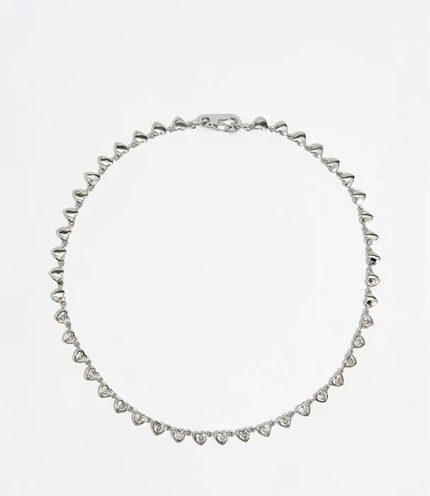 שרשרת כסף בעיצוב לבבות, תכשיט יוקרתי מבית CHOZEN, רקע לבן נקי