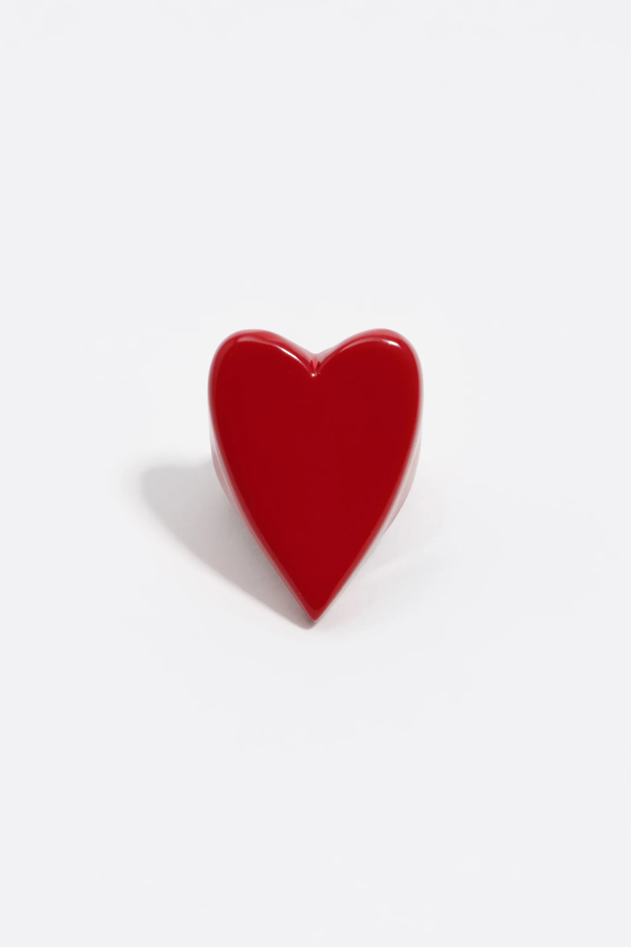 לב אדום מבריק, מוצר מעוצב על רקע לבן מבית CHOZEN, מותגים מובילים באלфа