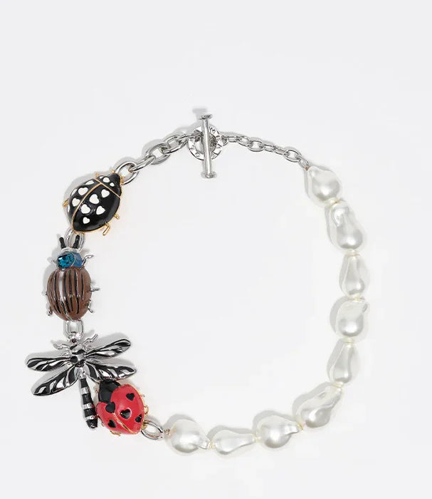 צמיד נשים CHOZEN עם חרקים צבעוניים וחרוזי פנינה, עיצוב ייחודי מבית קבוצת אלפא