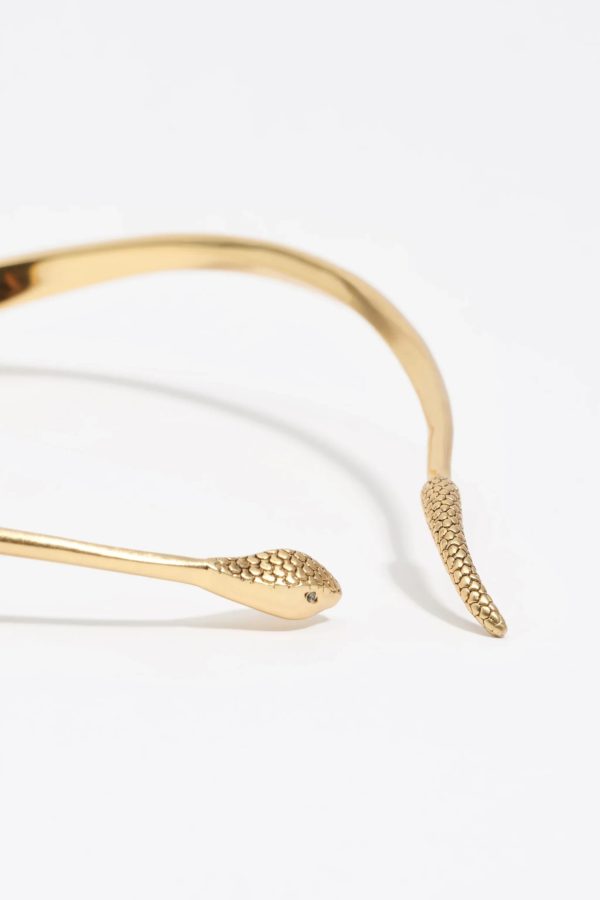 צמיד זהב בעיצוב נחש יוקרתי, מבית המותגים של קבוצת אלפא CHOZEN