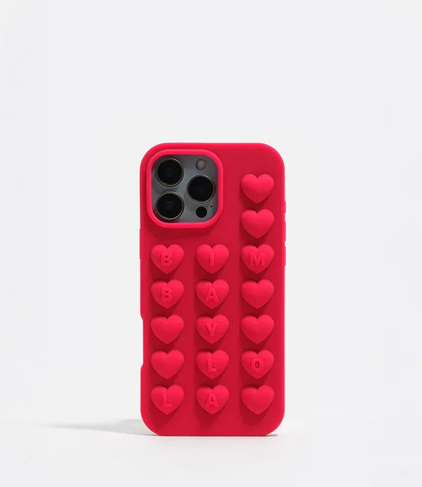כיסוי טלפון אדום עם לבבות בולטים ועיצוב BIMBA Y LOLA, נמכר ב-CHOZEN