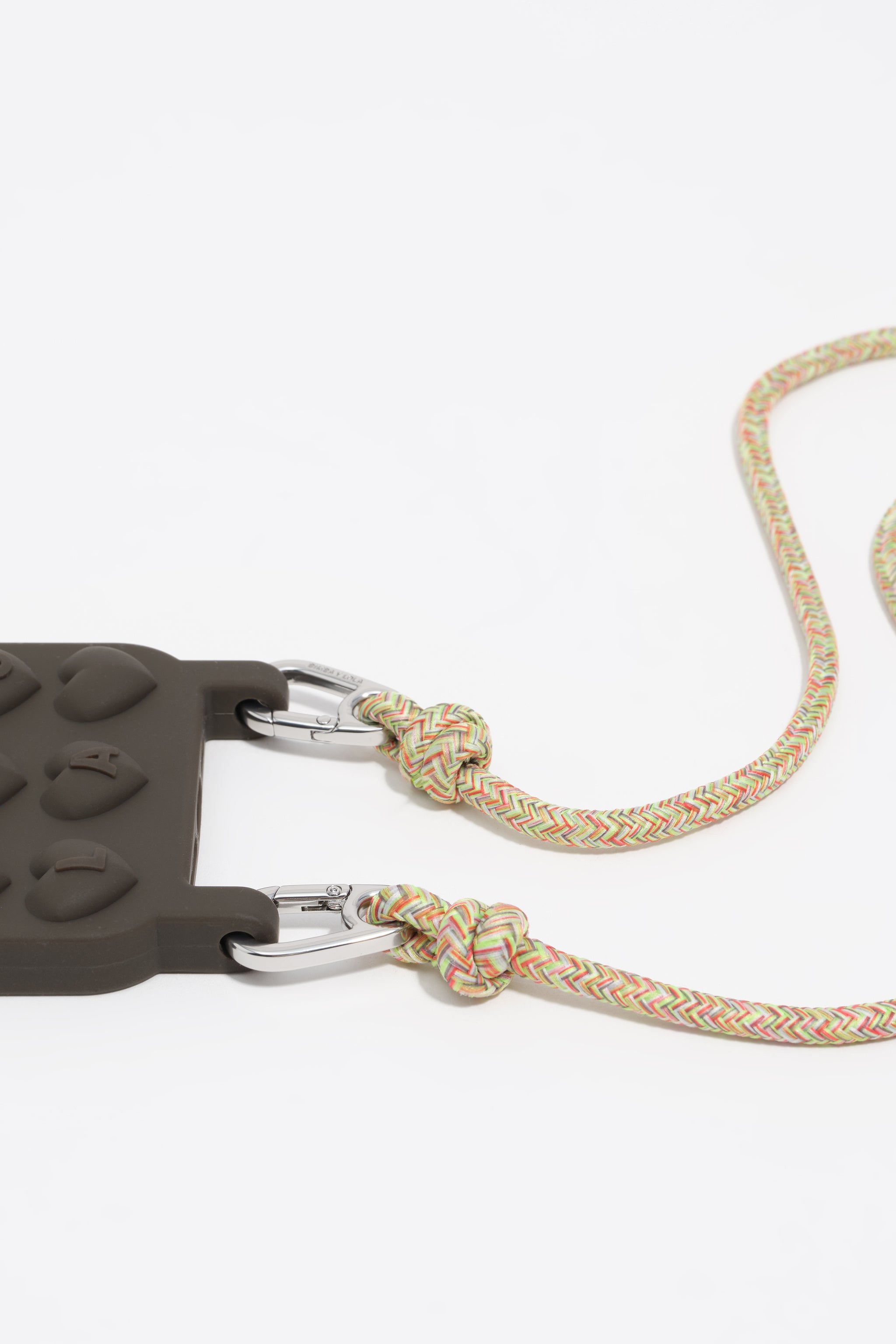 בימבה אי לולה כיסוי לiPhone 16 Pro לנשים