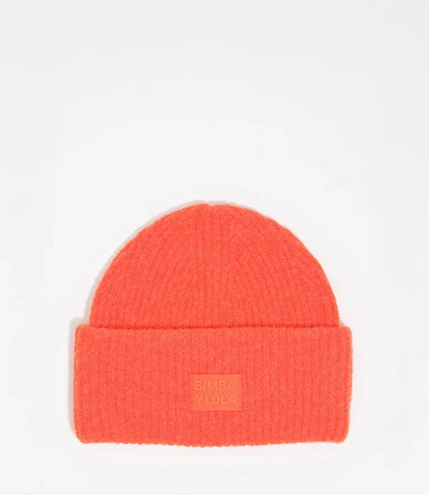 כובע גרב כתום מבית BIMBA Y LOLA, אופנה עדכנית CHOZEN, רקע לבן