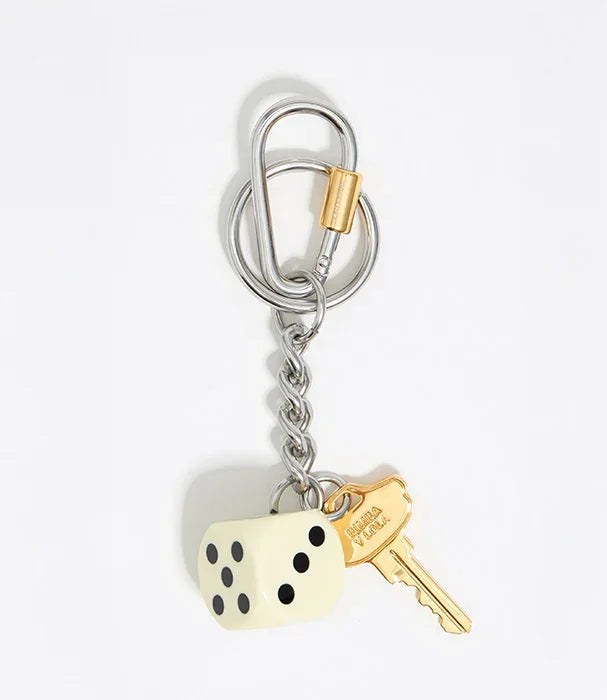 מחזיק מפתחות מתכת עם קובייה לבנה ומפתח זהב, עיצוב מודרני, CHOZEN
