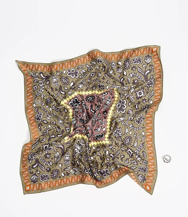 צעיף מרובע עם דוגמת פרחים צבעונית, מסגרת כתומה, CHOZEN, מבית קבוצת אלפא