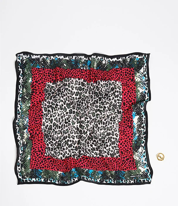 צעיף משובץ הדפס מנומר עם מסגרת אדומה, ירוקה, וכחולה של מותג בינלאומי CHOZEN