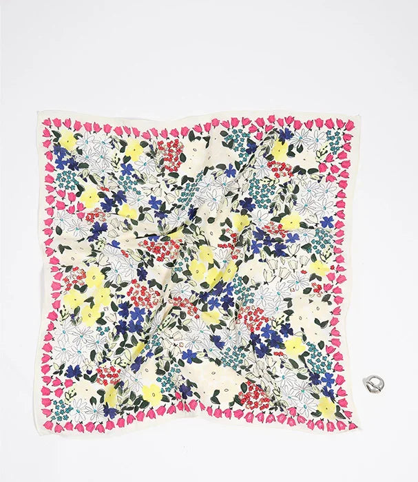 צעיף משי מרובע עם הדפס פרחים צבעוני, מסגרת ורודה, מוצר אופנה מבית CHOZEN
