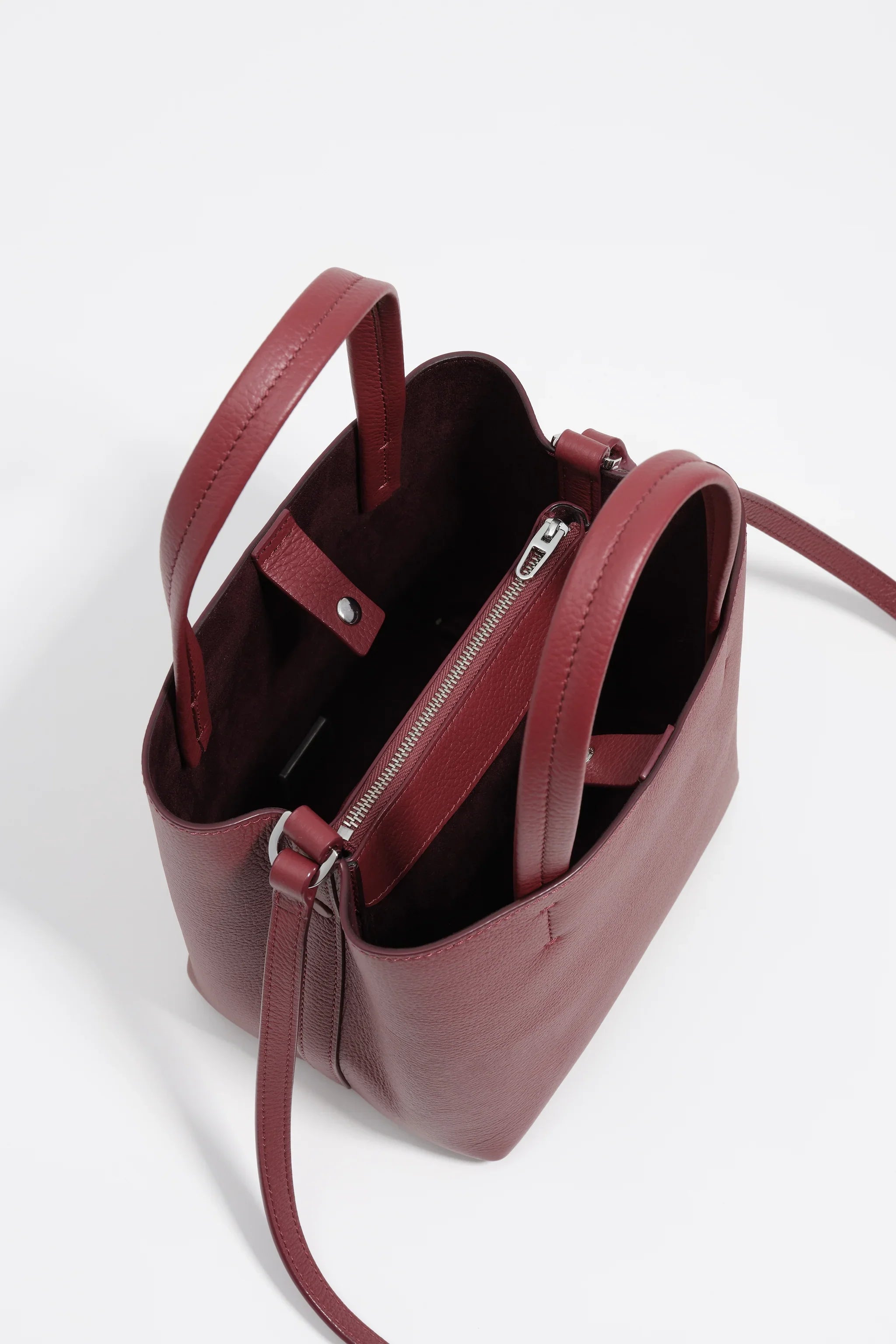 תיק יד עור צבע בורדו עם ידיות כפולות ורוכסן, מבית מותג יוקרה CHOZEN